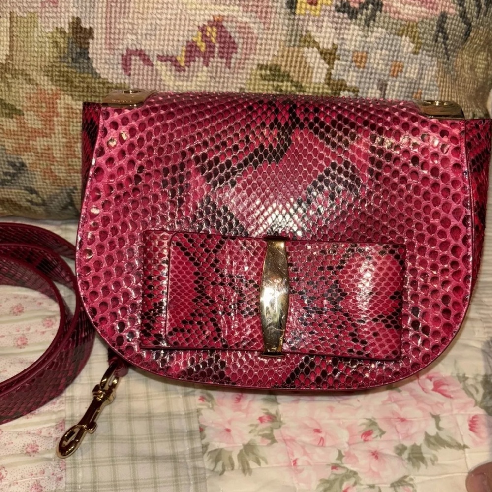 Ferragamo gorgeous skin bag in pristine condition - Picture 2 of 11
